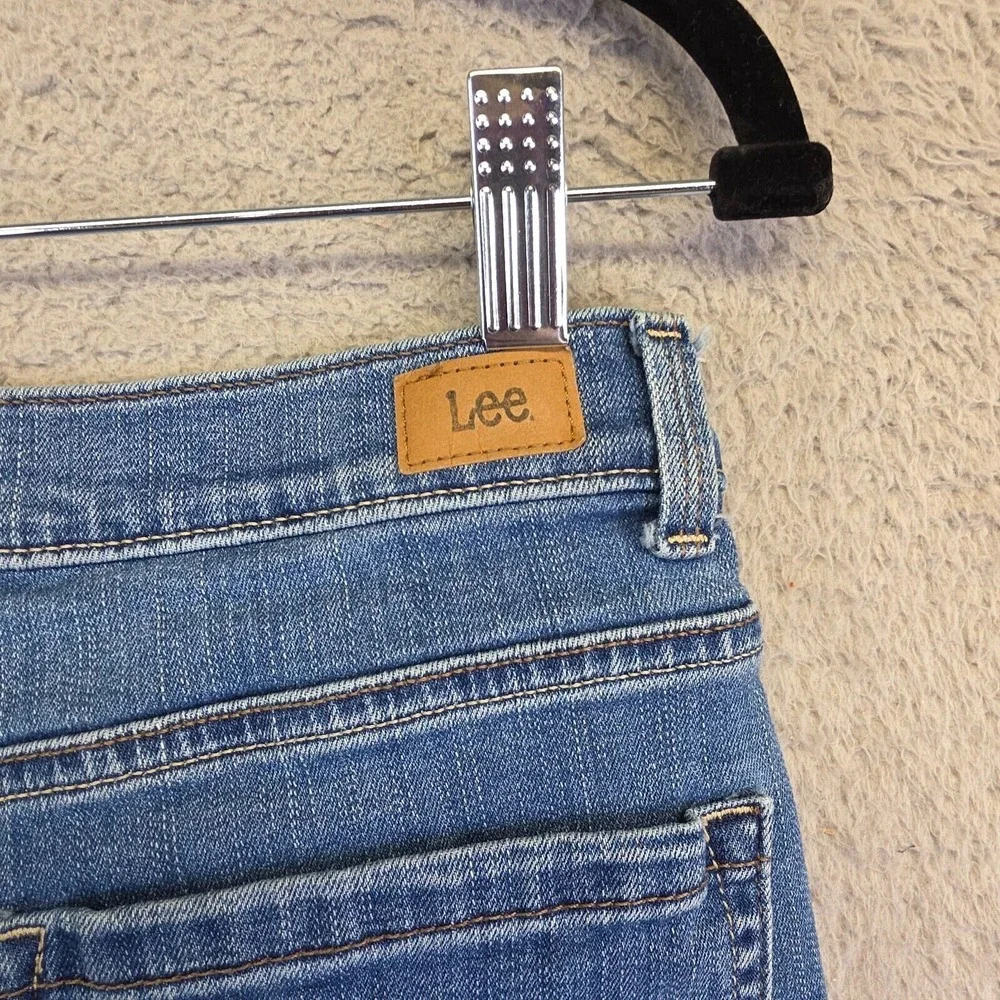 Lee Jeans Women 30x29 Blue Classic Fit Straight Leg Medium Wash Mid Rise Stretch